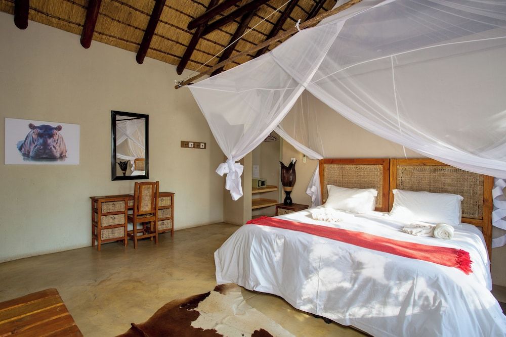 Kubu Bush Lodge Luxury Double Room, Patio, Pool View 2