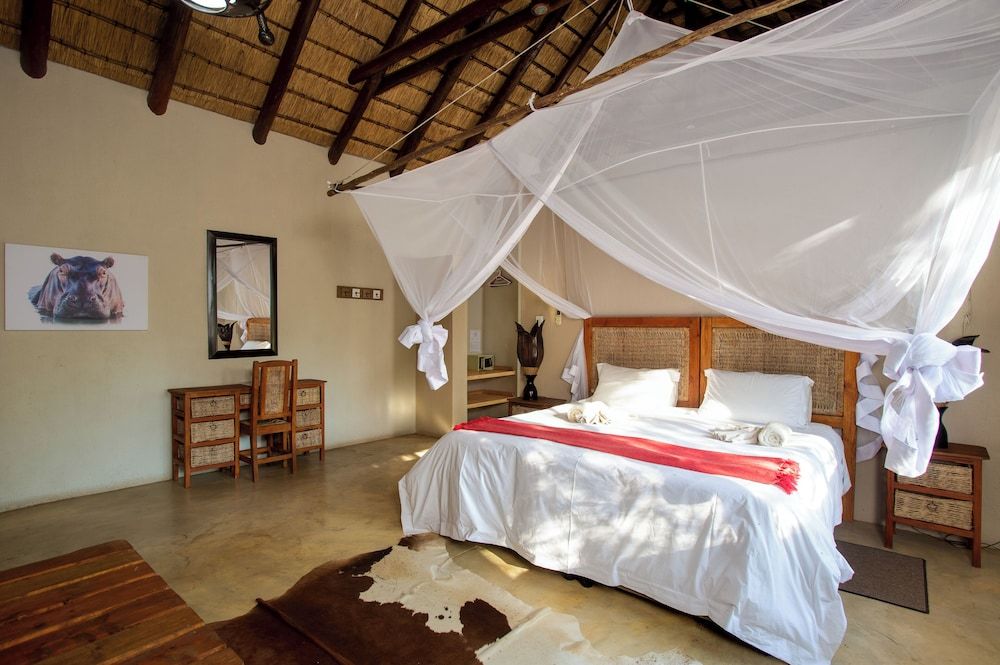 Kubu Bush Lodge Luxury Double Room, Patio, Pool View 4