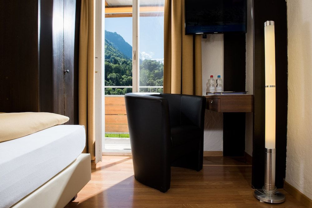 Jungfrau Hotel Panorama Single Room with Jungfrau View 8