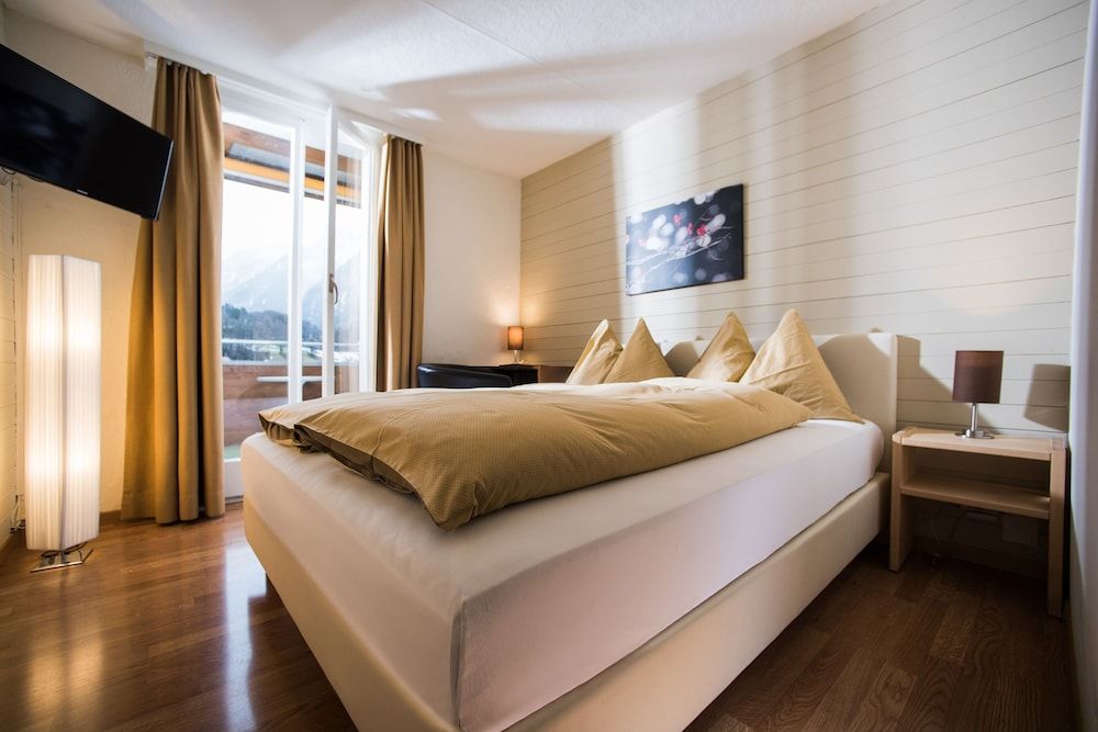 Jungfrau Hotel Economy Double Room with Jungfrau View 6