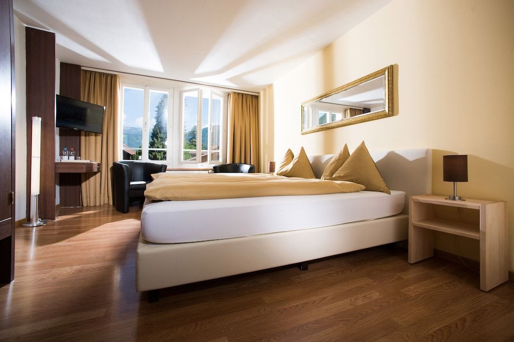 Jungfrau Hotel Comfort Twin Room with Harder View 3