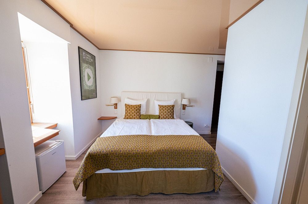 Standard Room with Balcony, Garden & Lake view