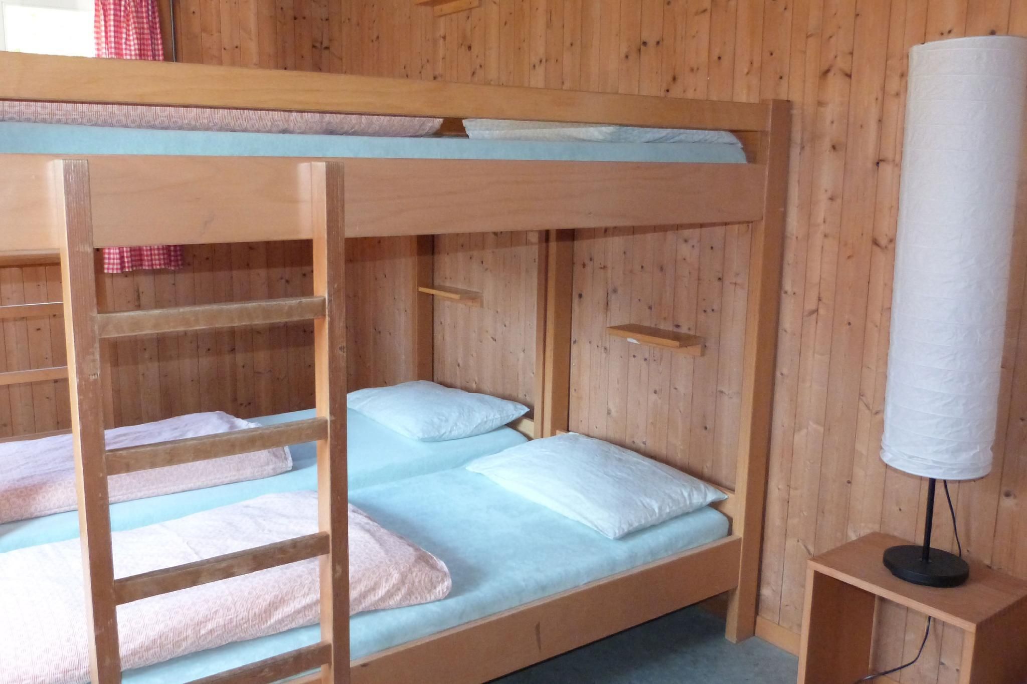 Private Room for 6 People with Shared Bathroom