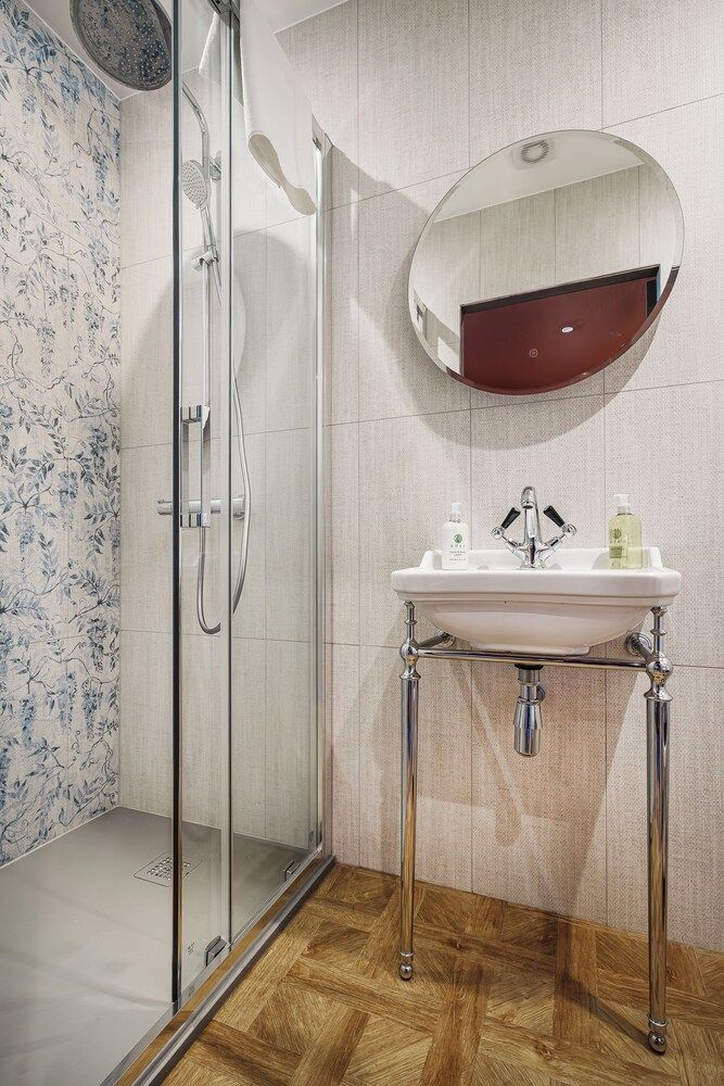 Bonnie Hotel Traditional Suite 10