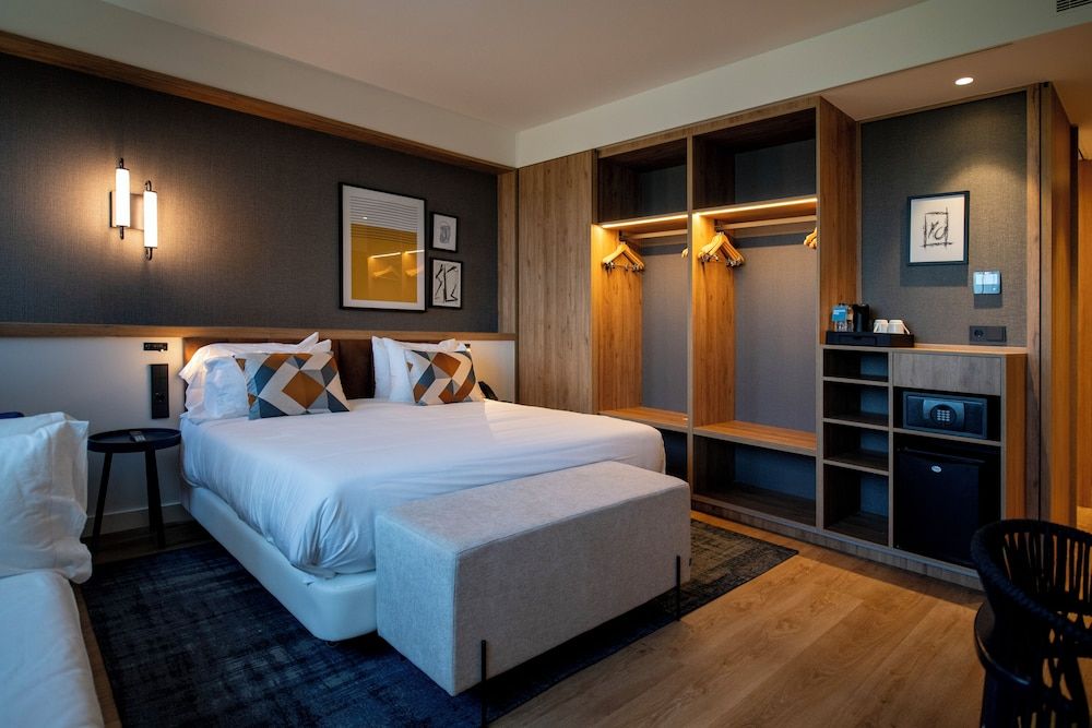 Superior Room, 1 King Bed with Sofa bed, City View