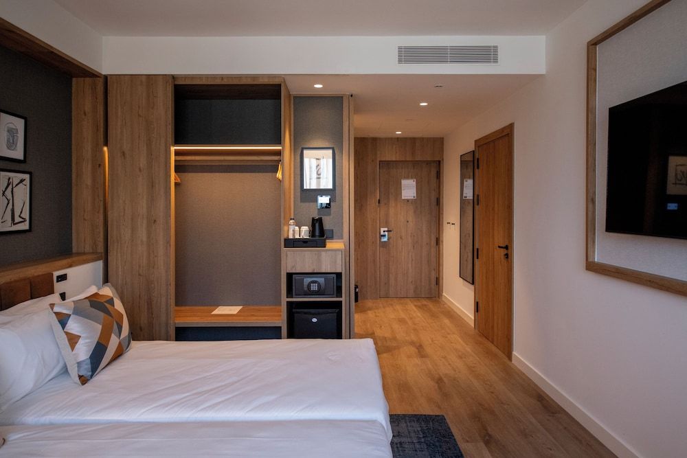 Four Points by Sheraton Barcelona Airport Room, 2 Twin Beds 10