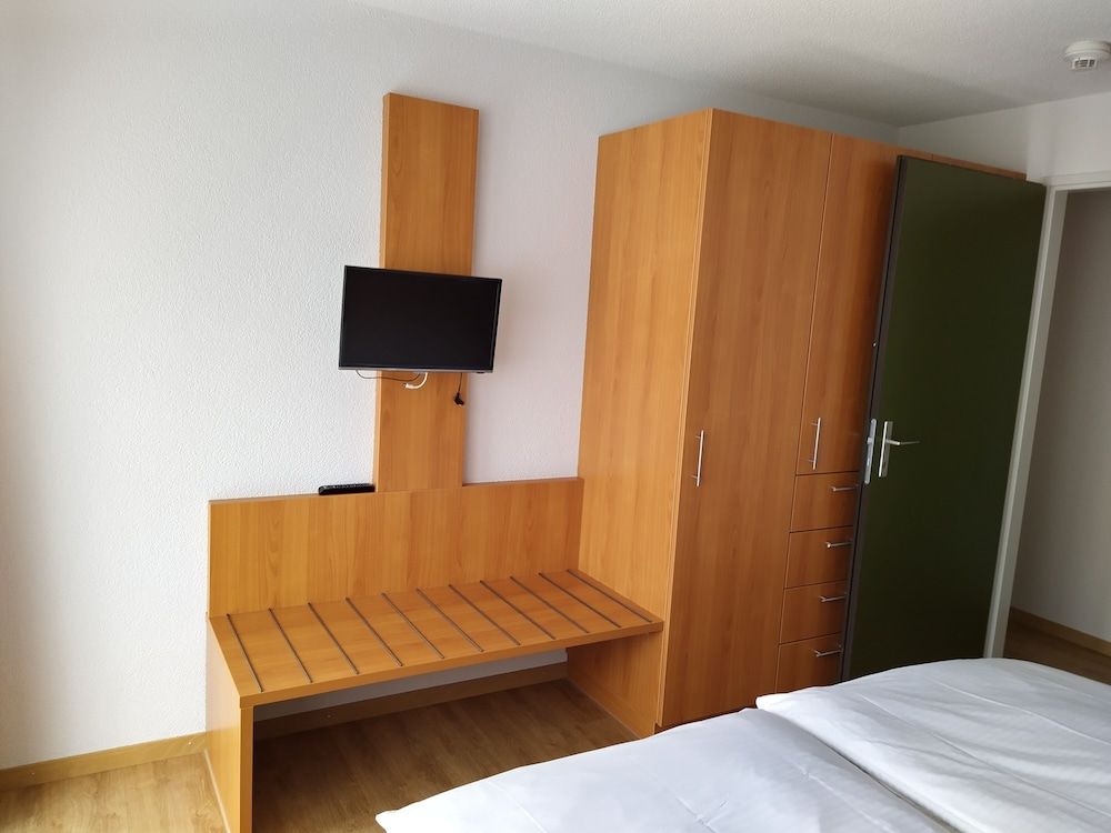 Hotel Sherlock Holmes & Khana Restaurant 200 m Gondola to Hasliberg Ski Deluxe Double Room, 2 Twin Beds