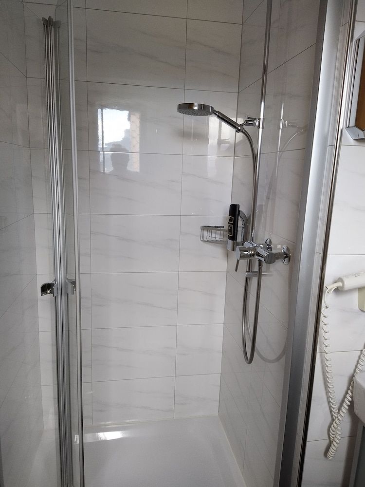 Hotel Sherlock Holmes & Khana Restaurant 200 m Gondola to Hasliberg Ski Family Room 6