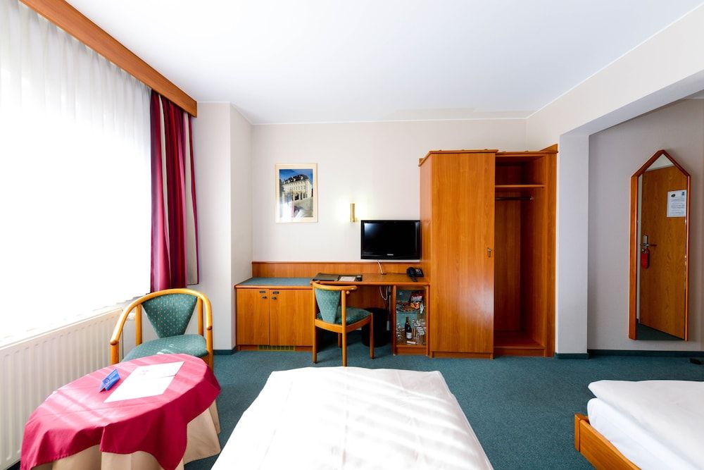 Hotel Christophe Colomb Standard Twin Room 4