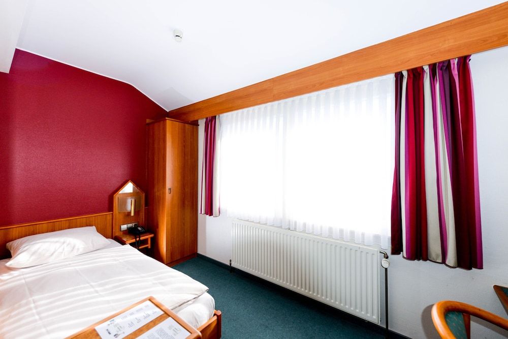 Hotel Christophe Colomb Standard Single Room 3