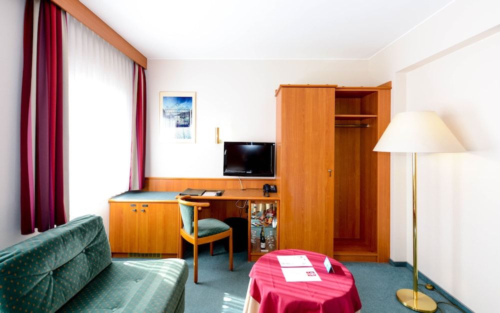 Hotel Christophe Colomb Standard Triple Room 2