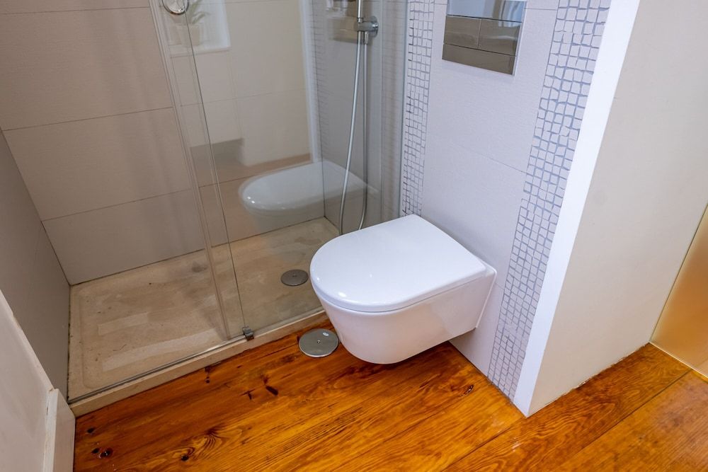 Hola Lisbon Suites Comfort Double Room, Private Bathroom 9