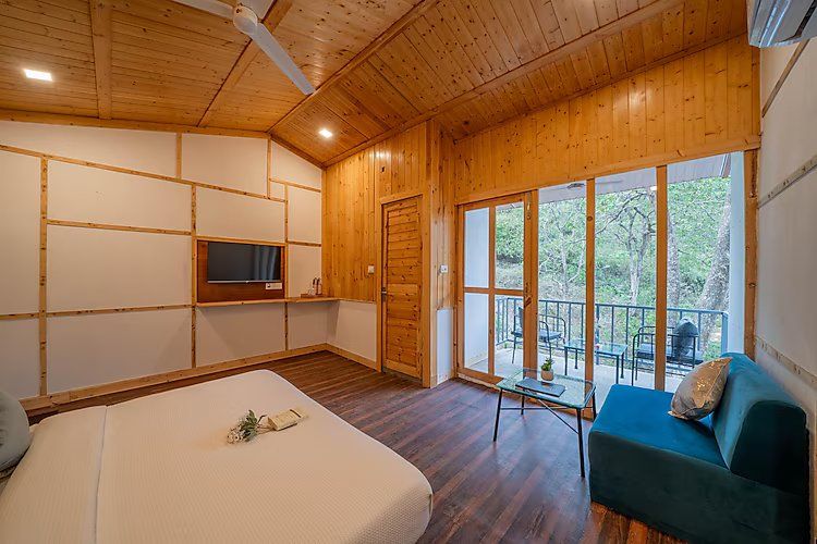 Deluxe room with Balcony and Forest view
