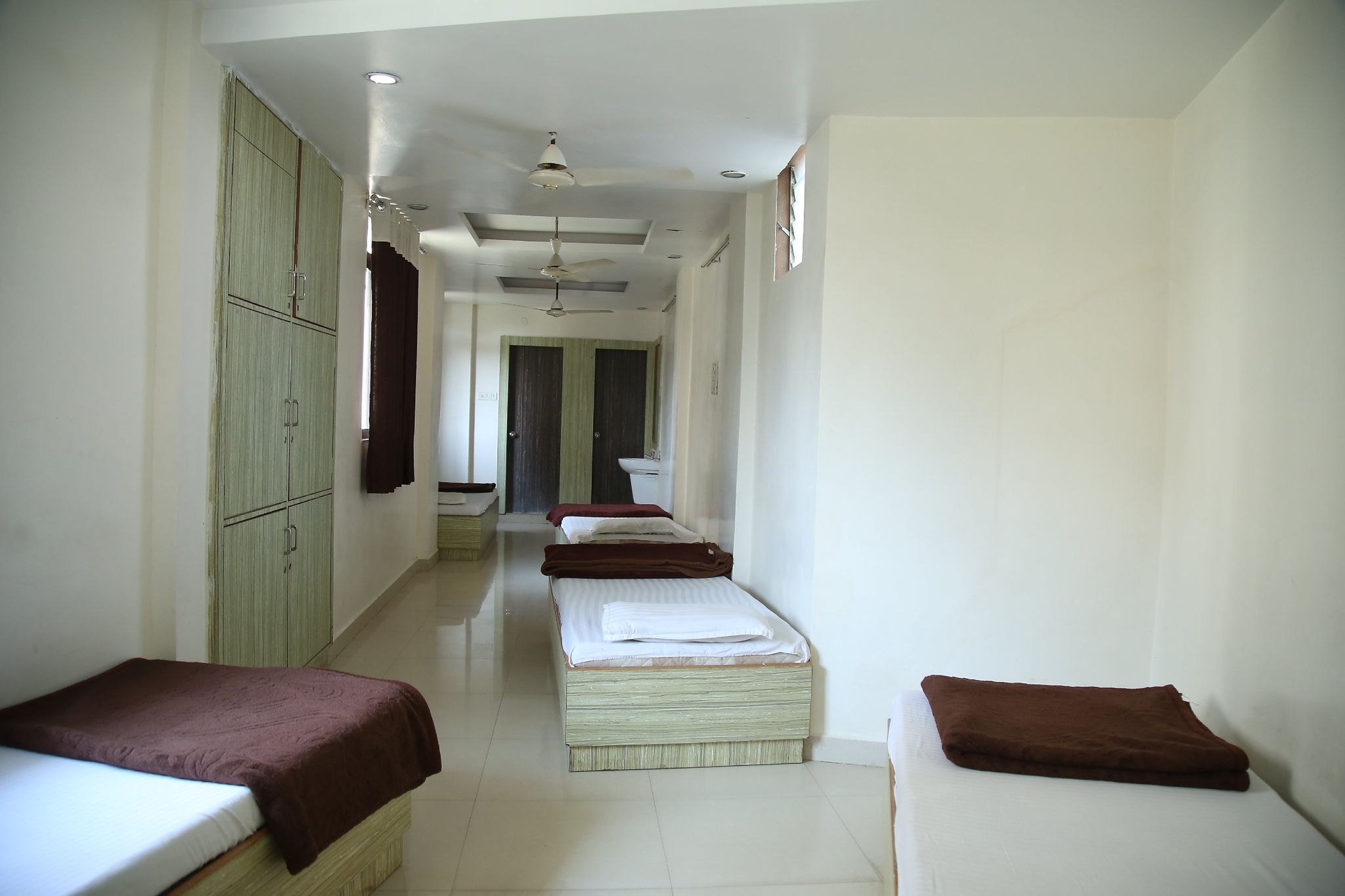 Non AC Family Room (5 Bed)