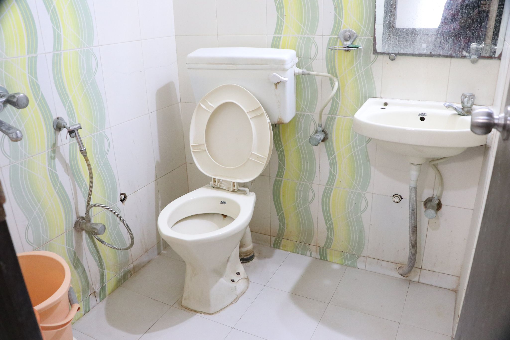 Hotel Raj Mahel AC Deluxe Room 4