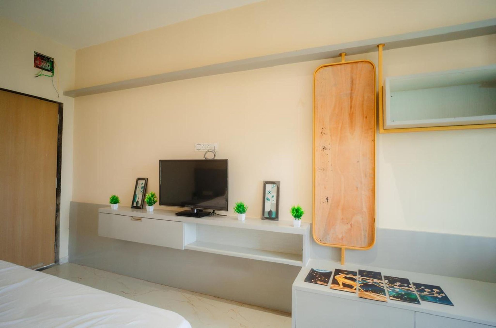 The Pramukh Hotel Deluxe Room 4