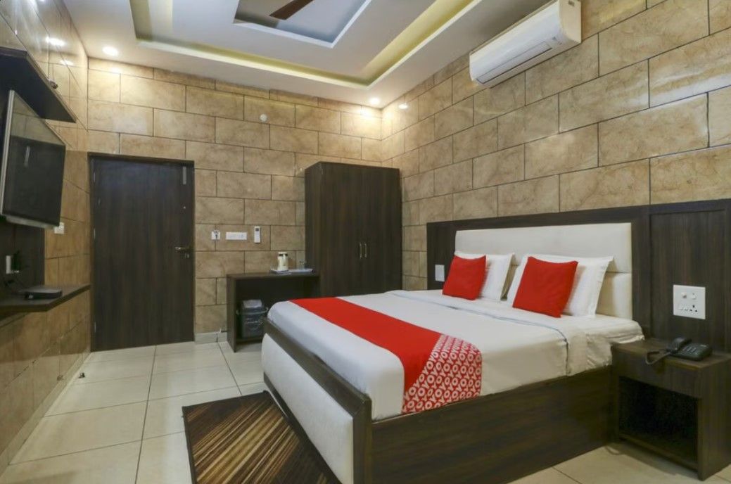 Shivam Lodge Luxury Room 5