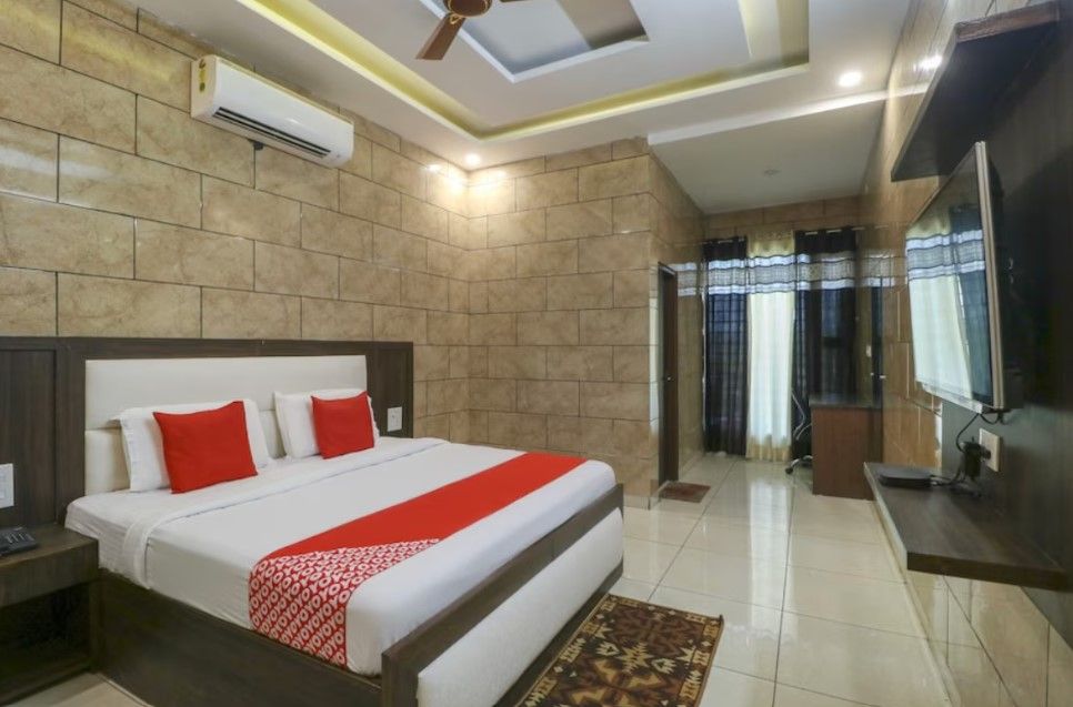 Shivam Lodge Luxury Room 3