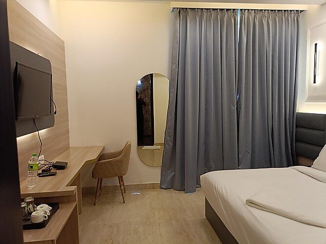The Royal Oak Premier - Unitech Cyber Park DELUXE ROOM 5