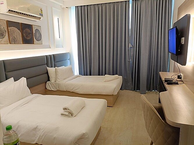The Royal Oak Premier - Unitech Cyber Park TWIN ROOM 4