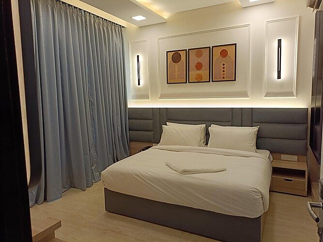 The Royal Oak Premier - Unitech Cyber Park DELUXE ROOM