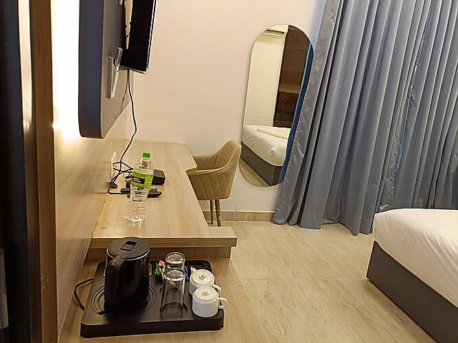 The Royal Oak Premier - Unitech Cyber Park DELUXE ROOM 6