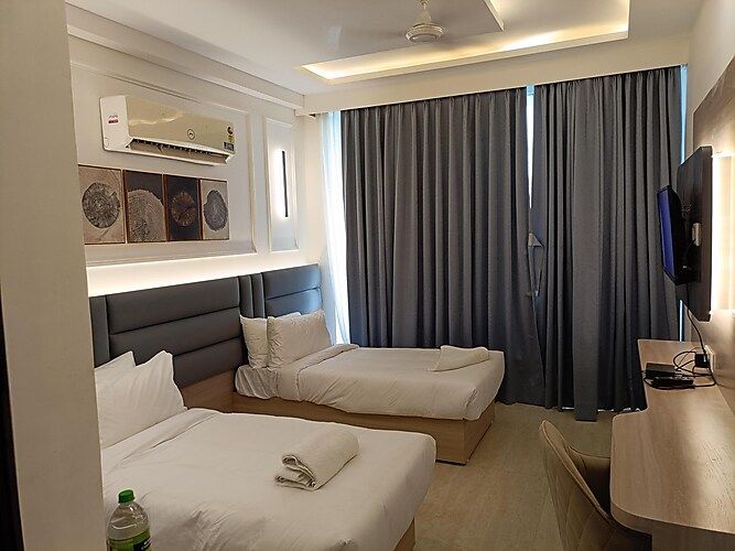 The Royal Oak Premier - Unitech Cyber Park TWIN ROOM 2