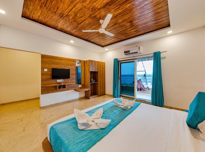 Executive Room With Private Balcony - Mountain Facing