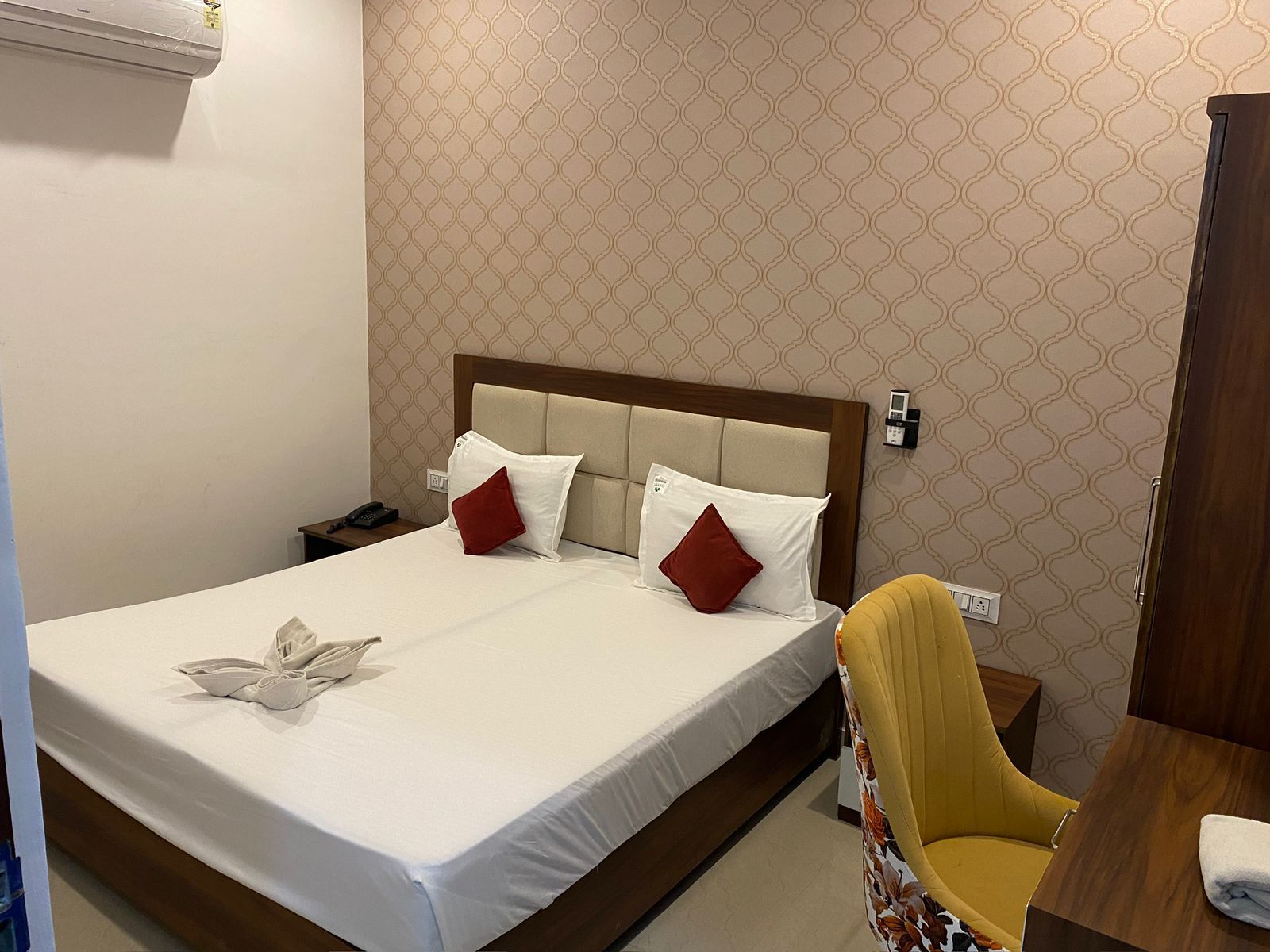 Royal Park Inn Deluxe Double Room 2