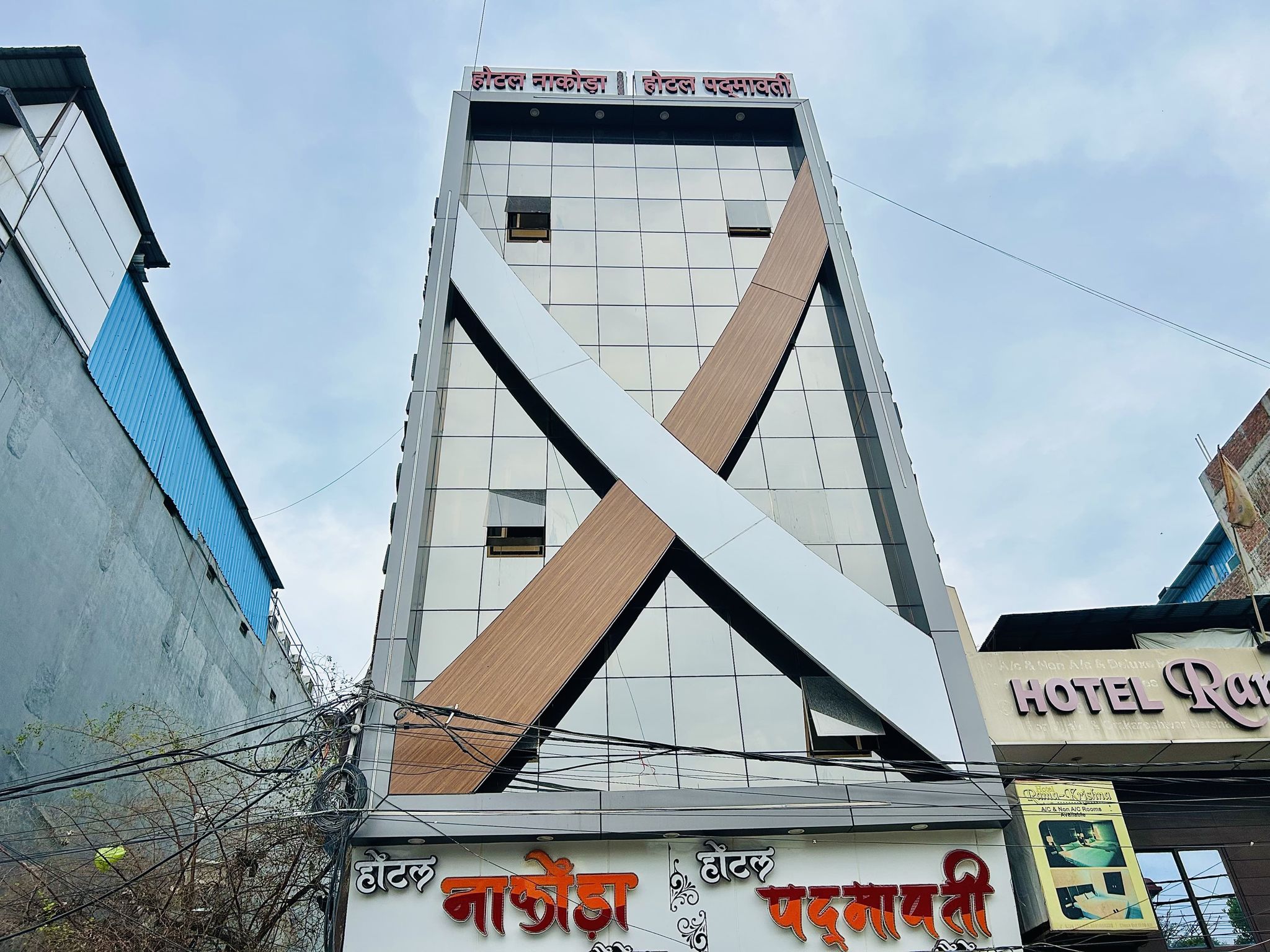 Hotel Nakoda Palace (Near Railway Station)