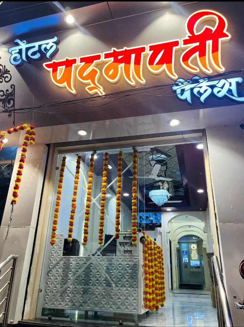 Hotel Padmawati Palace