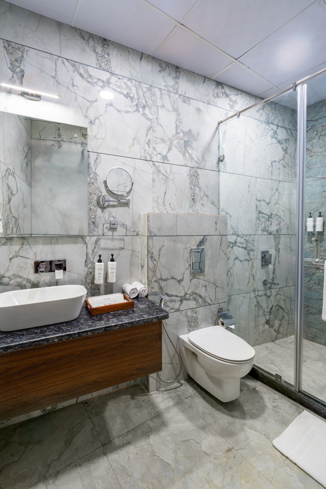 Hotel Clarks Inn Bichpuri, Agra. Deluxe Room with Pool View 9