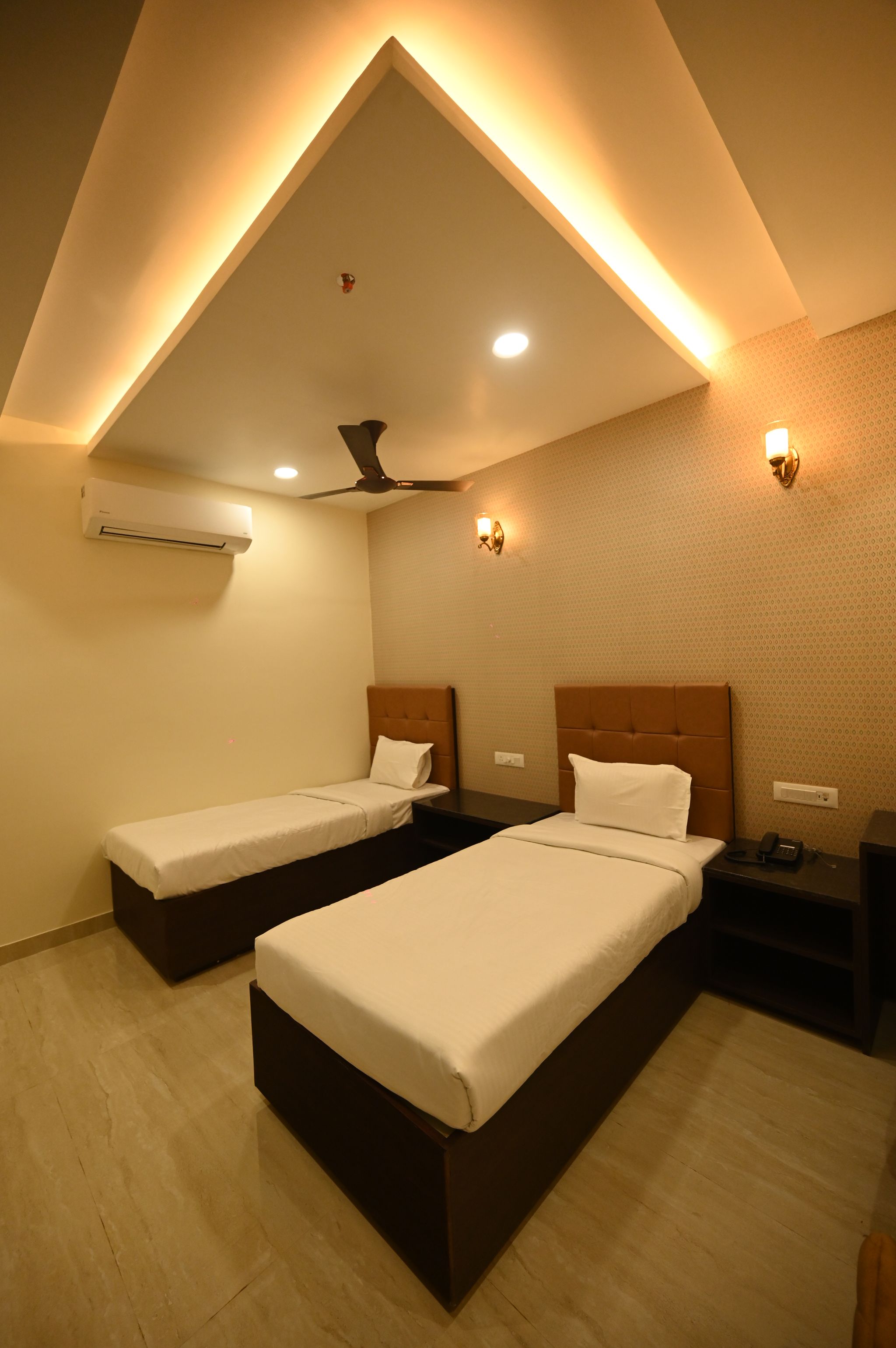 VANSHI VAT PREMIUM TWIN ROOM 3