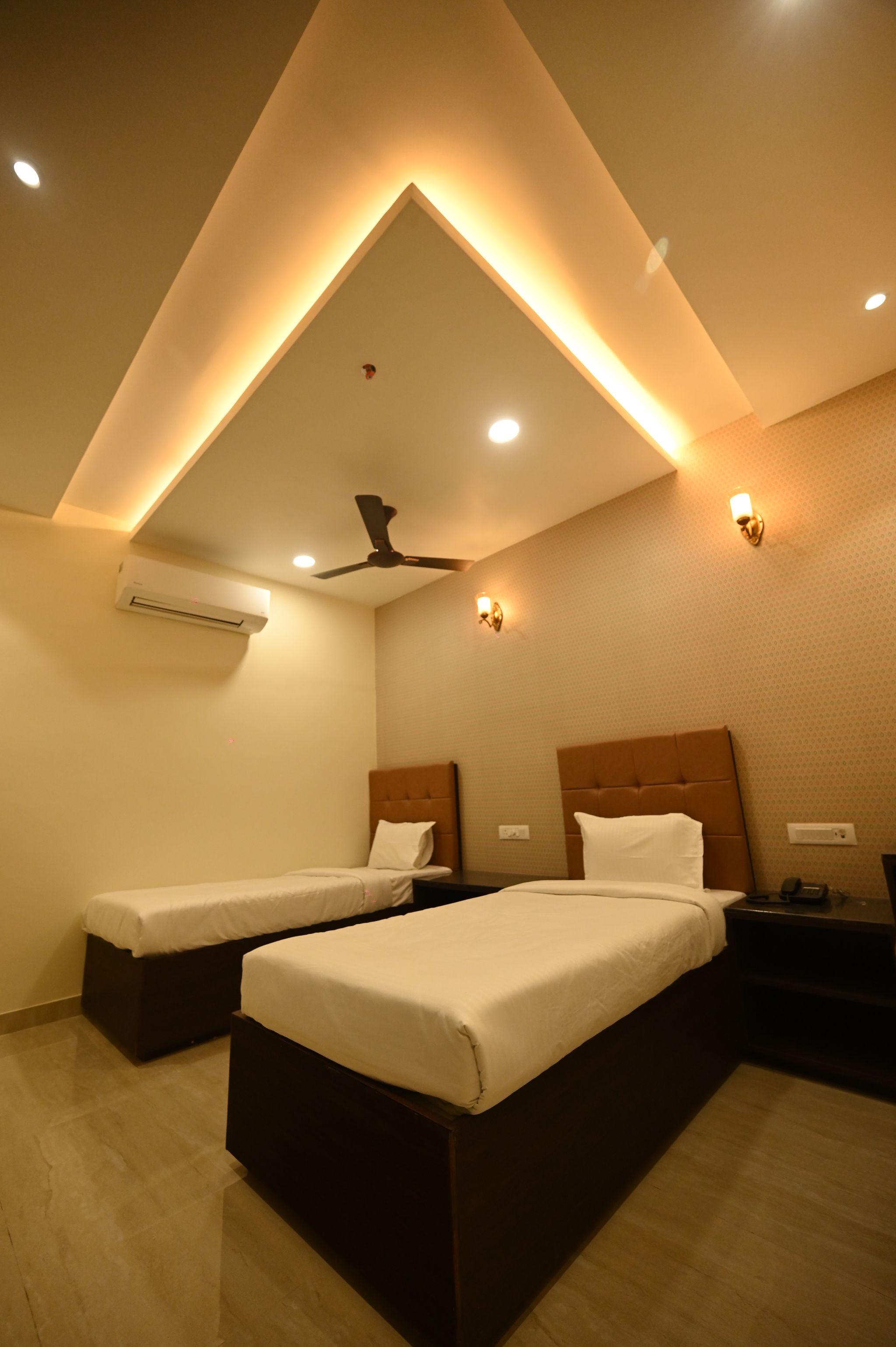 VANSHI VAT PREMIUM TWIN ROOM 2