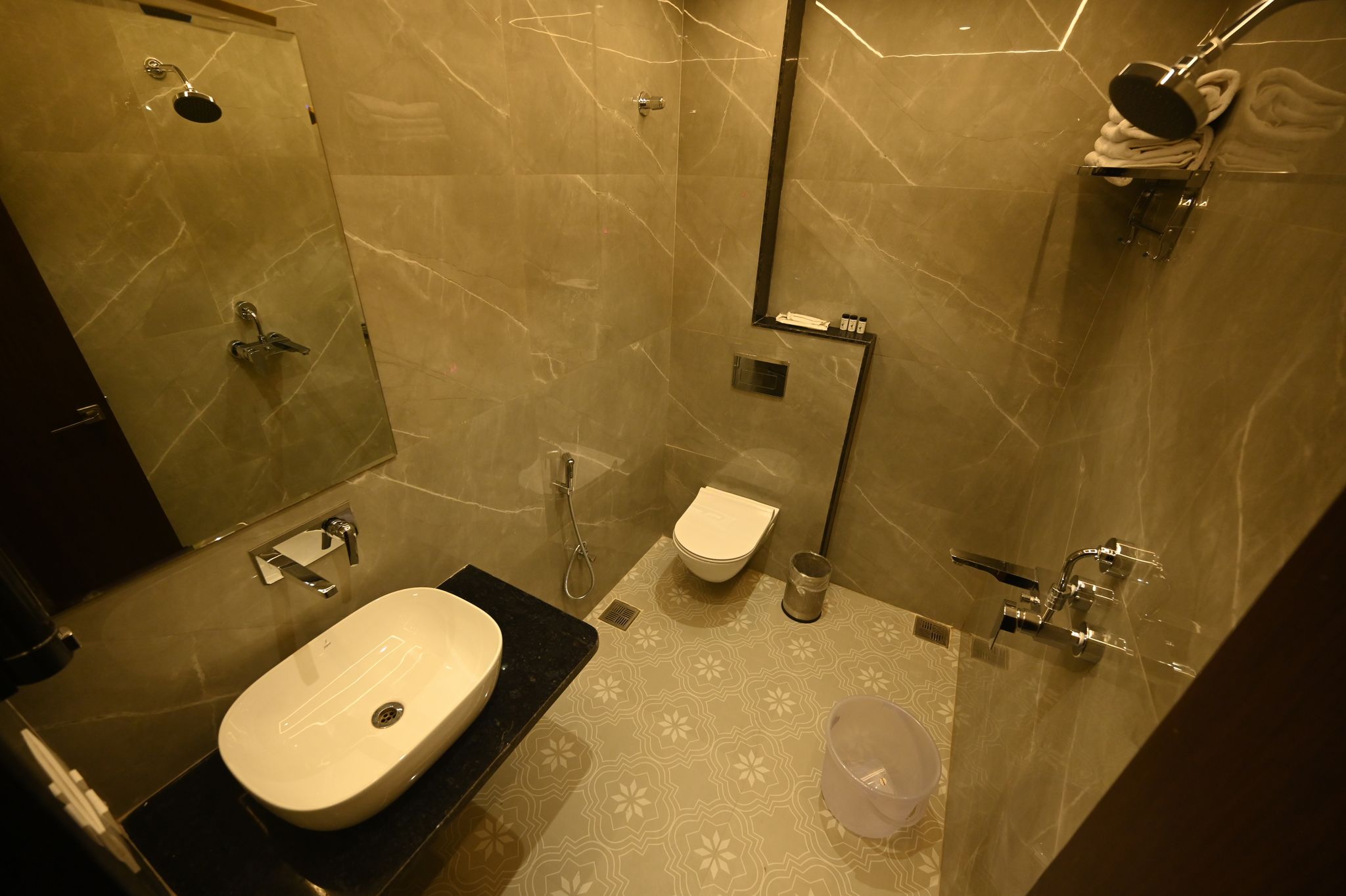 VANSHI VAT PREMIUM TWIN ROOM 5