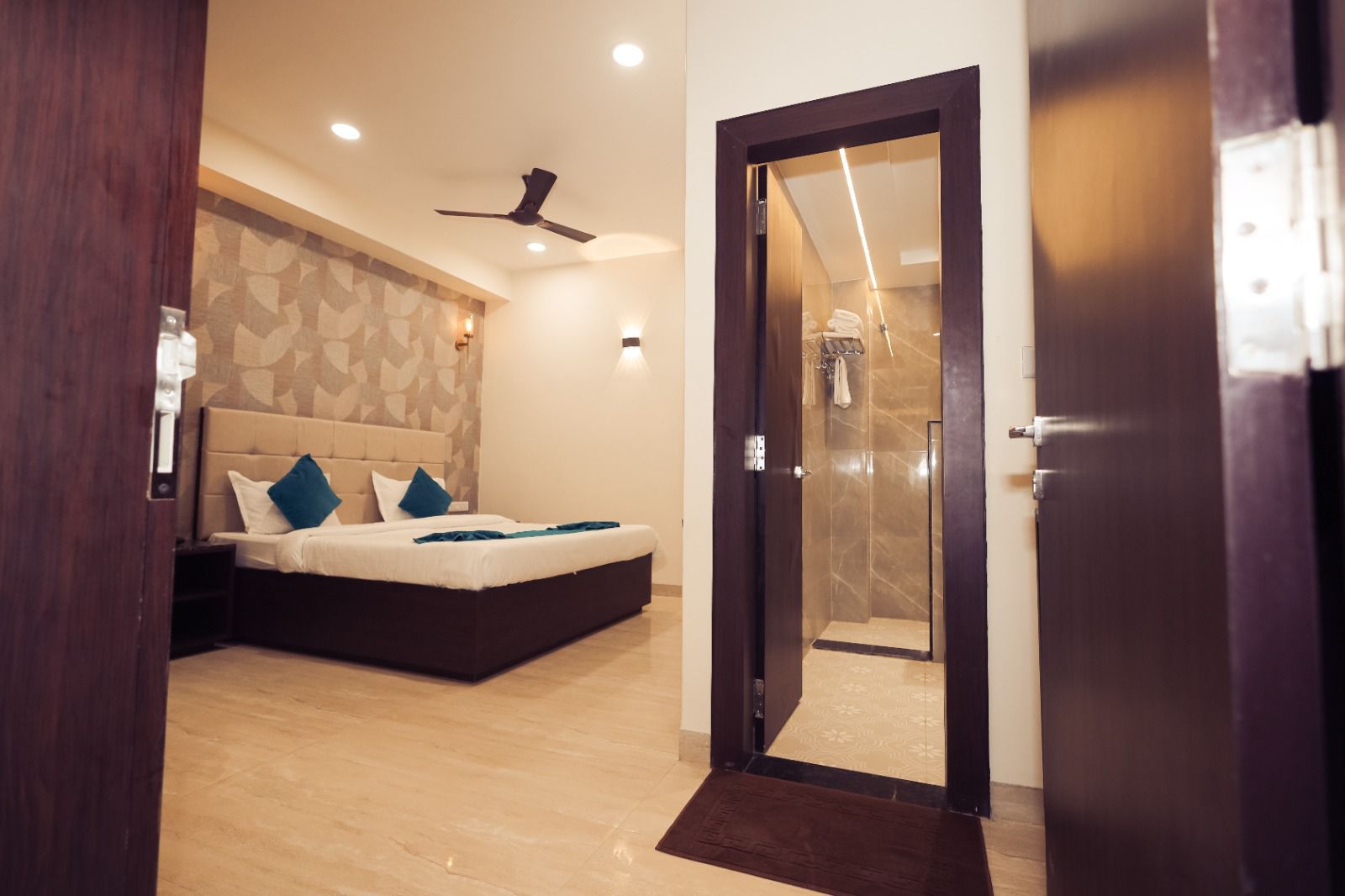 VANSHI VAT Standard Room