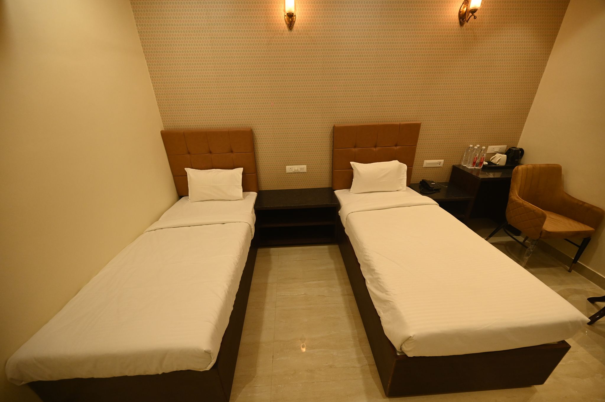 VANSHI VAT PREMIUM TWIN ROOM