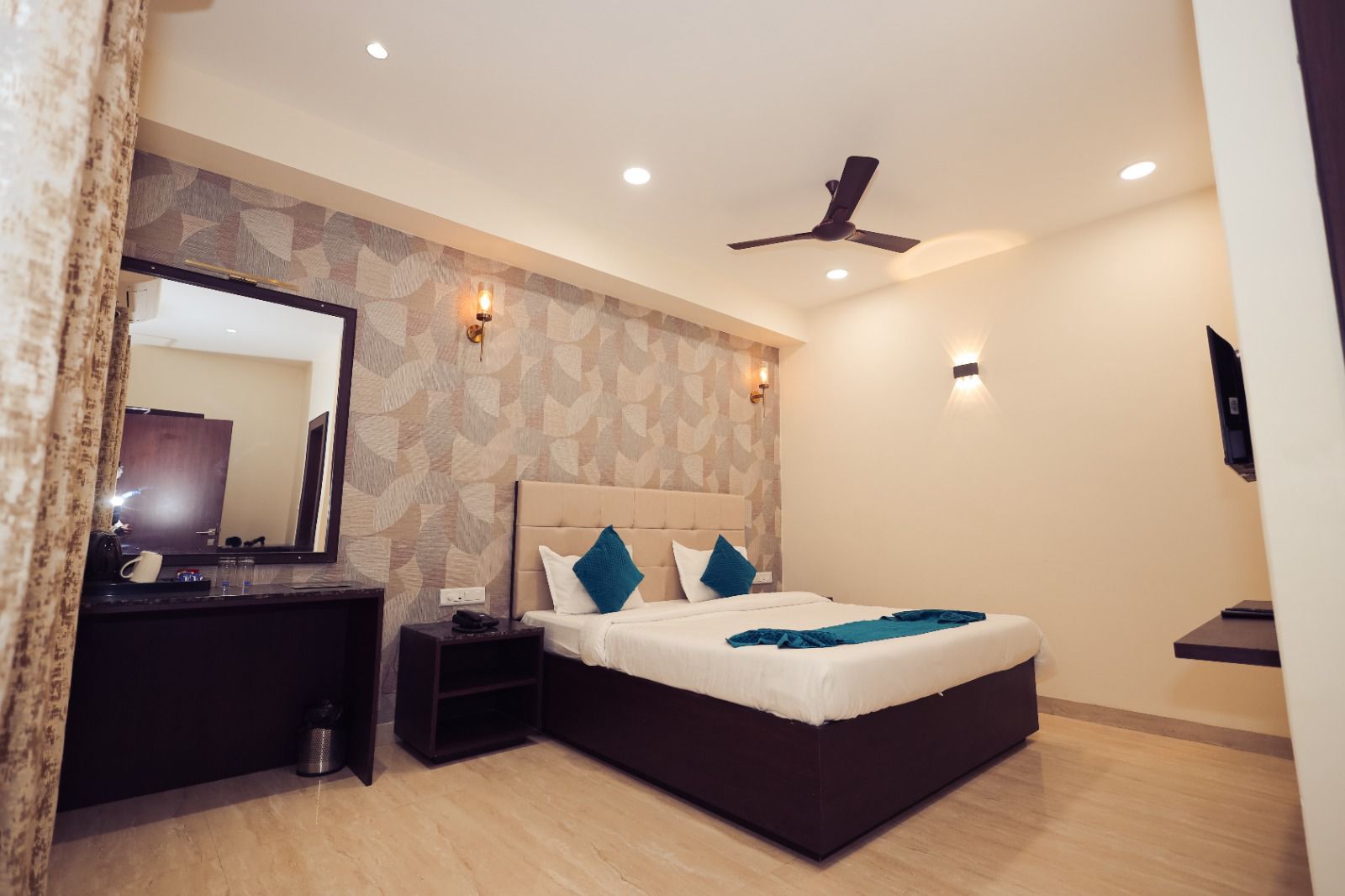 VANSHI VAT Standard Room 2