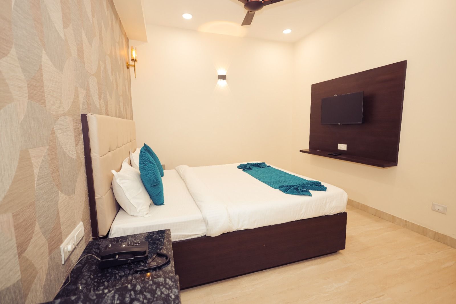 VANSHI VAT Standard Room 3