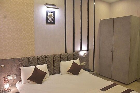 Hotel Mahendra Plaza Deluxe Room. 3