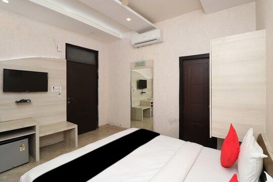 Hotel Mahendra Plaza Royal Deluxe 10