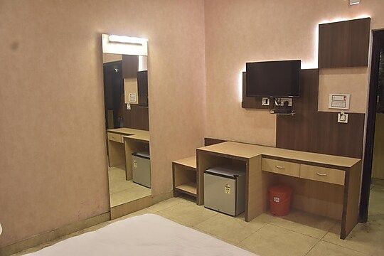 Hotel Mahendra Plaza Deluxe Room. 6