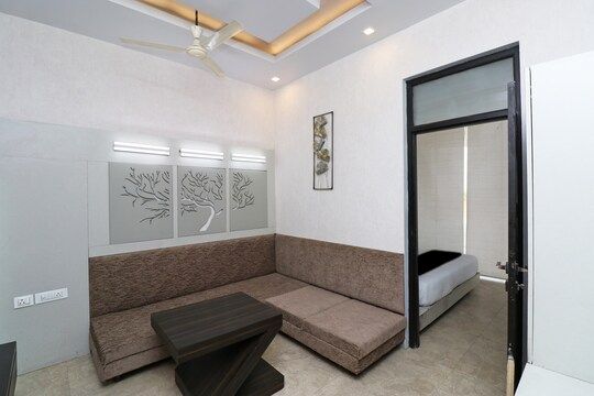 Hotel Mahendra Plaza Royal Deluxe 9