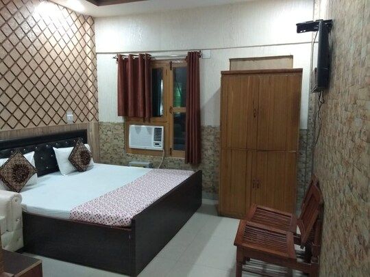 Hotel Jhandi Palace Super Deluxe AC 3