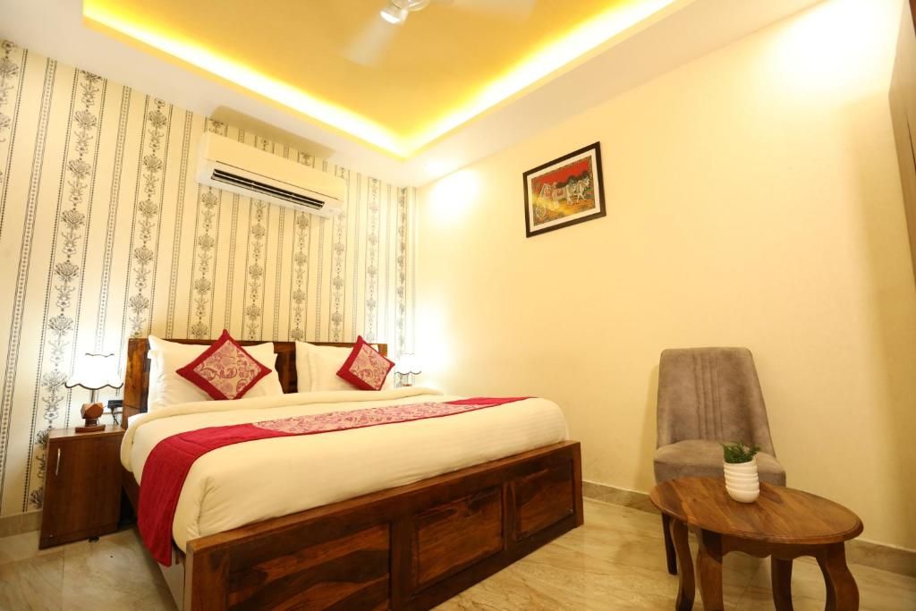 Suite Room With Bathtub