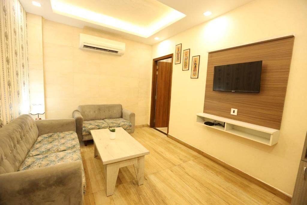 Suite Room With Bathtub