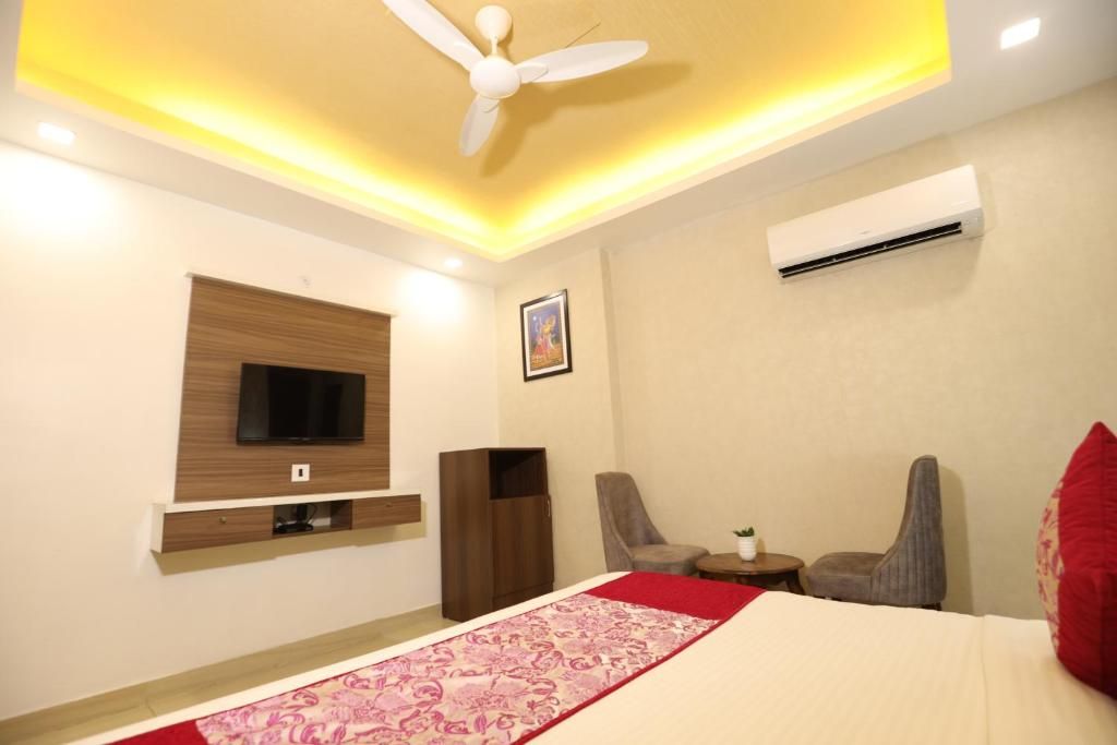 Suite Room With Bathtub