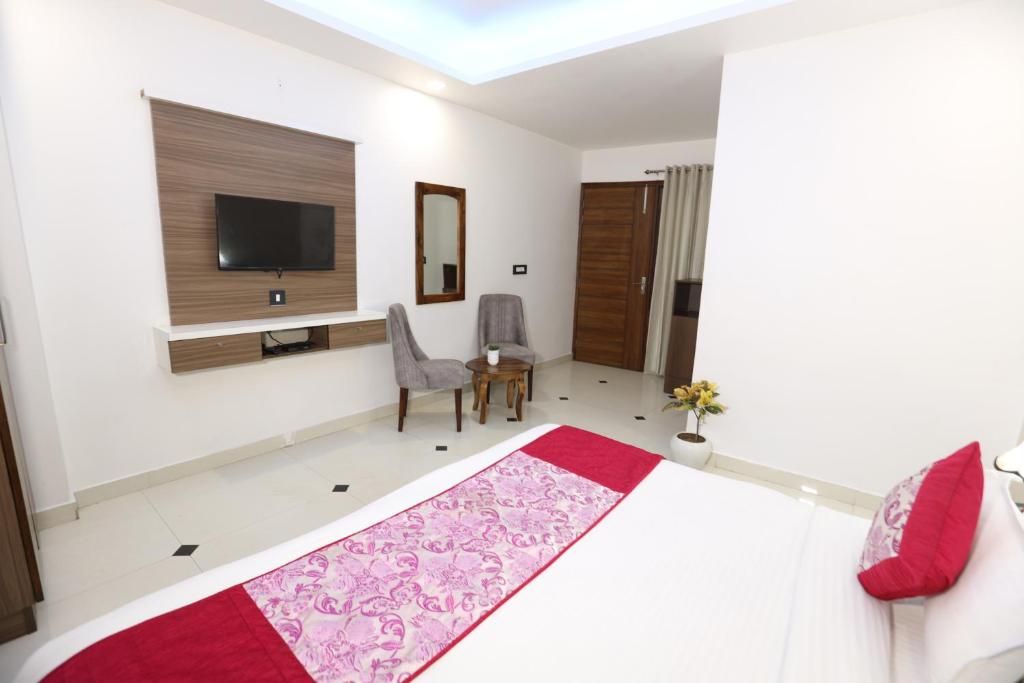 Suite Room With Bathtub