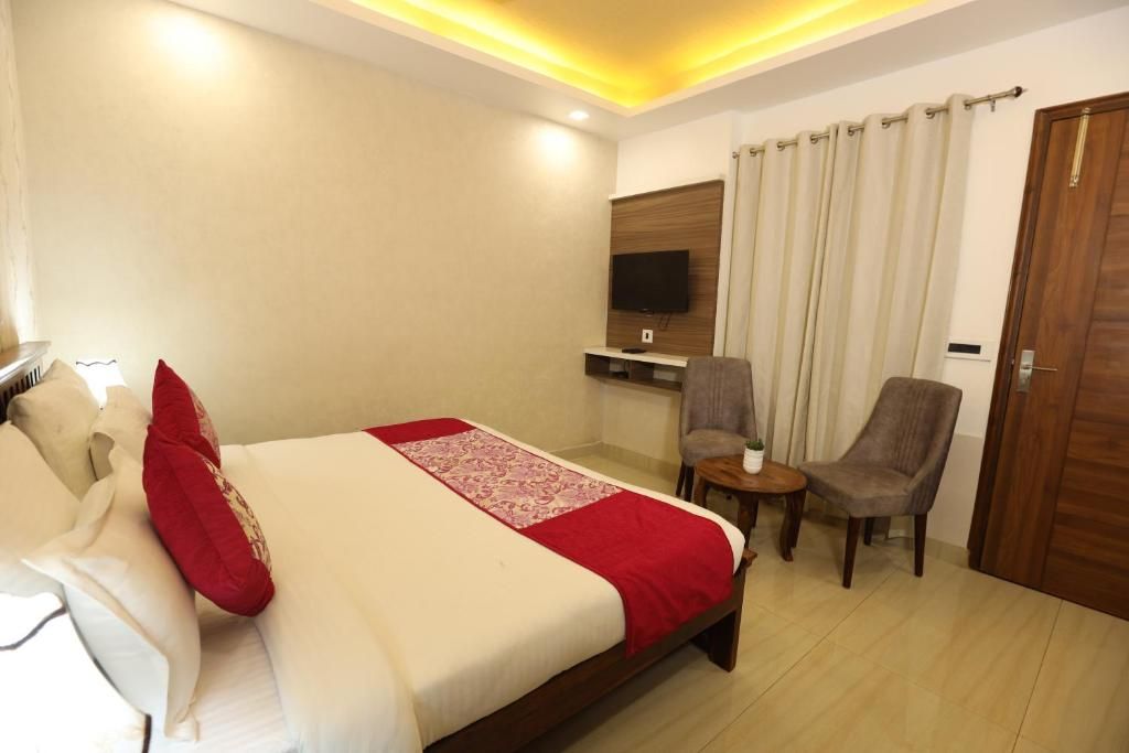 Lavit Hotel - Near Faridabad Metro Station Super Deluxe Room 4