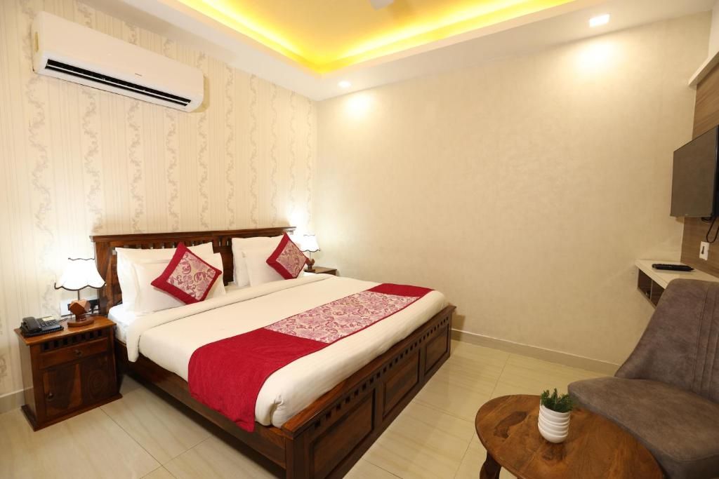 Lavit Hotel - Near Faridabad Metro Station Super Deluxe Room 5